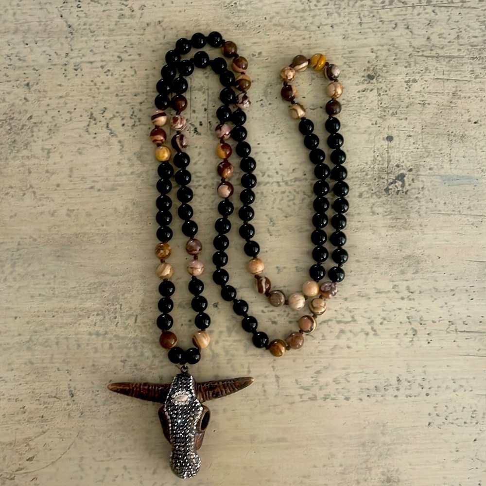 NWOT Pearl knotted Steer necklace